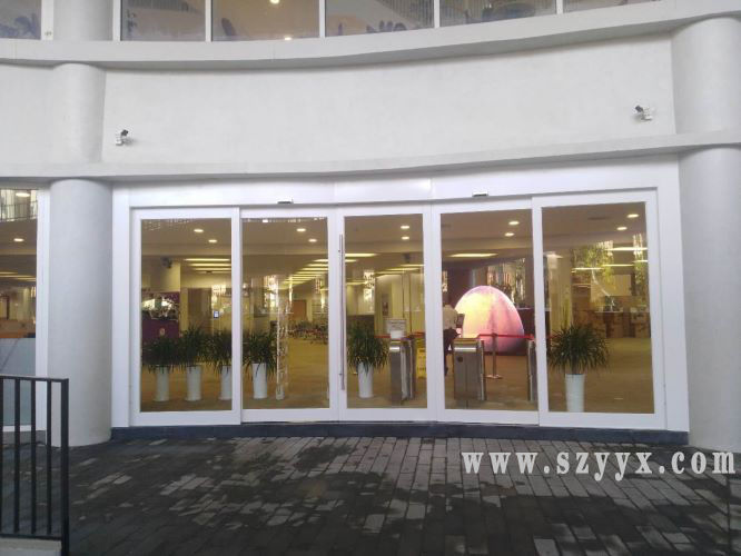 白色邊框玻璃麻豆一级毛片