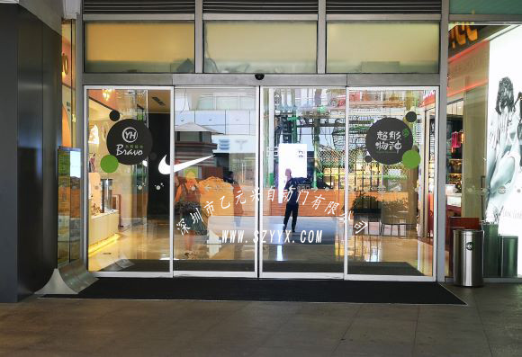 商場玻璃平移麻豆一级毛片